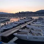 Апартаменти Home Apartment *