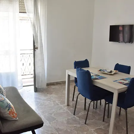 Апартаменти Home Apartment