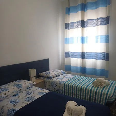 Апартаменти Home Apartment